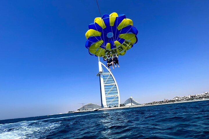 Parasailing in Dubai